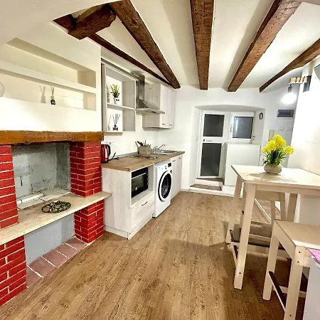 Apartment Zar - 2 Trieste